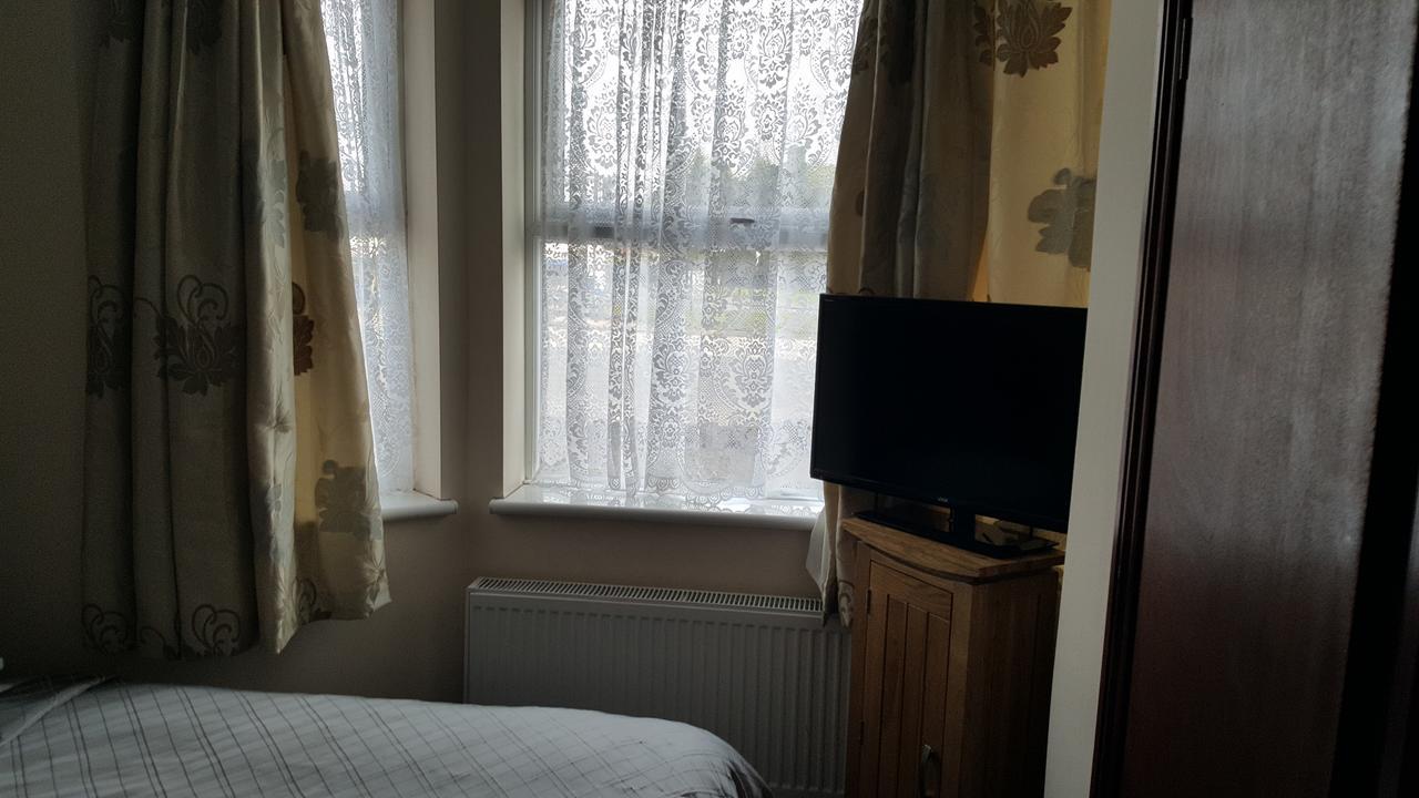 Airport Guest House سلوف المظهر الخارجي الصورة