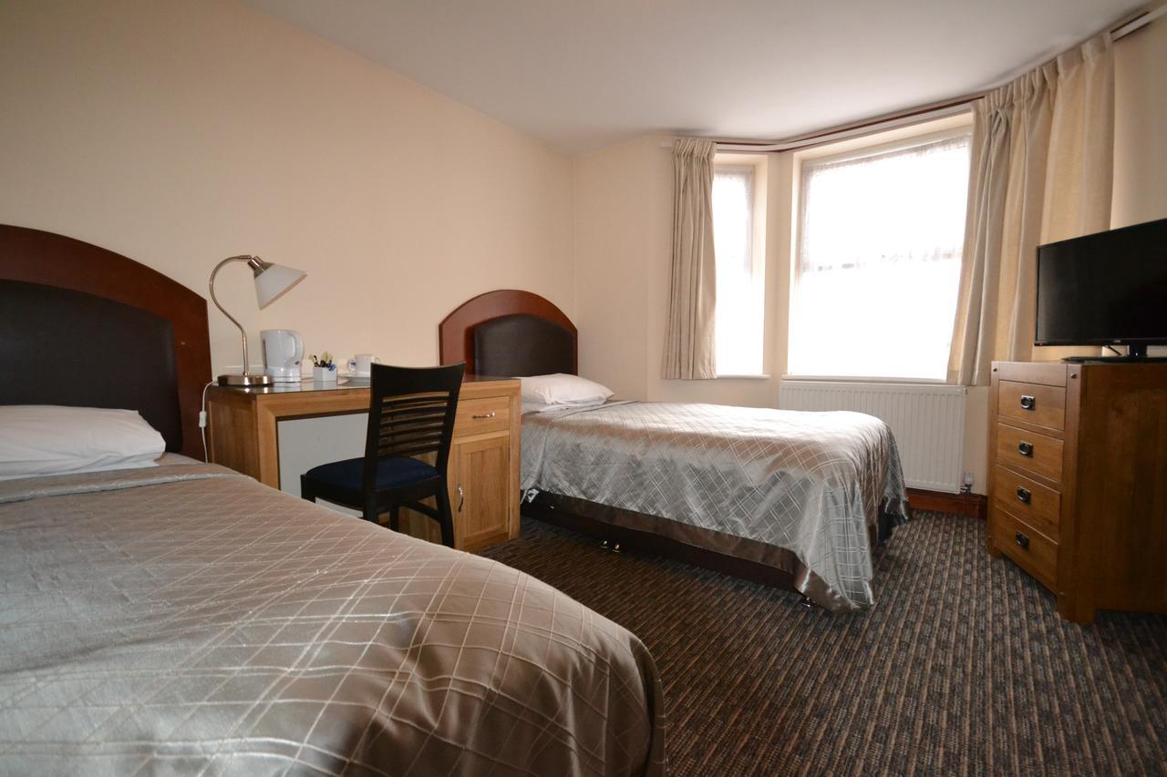 Airport Guest House سلوف المظهر الخارجي الصورة