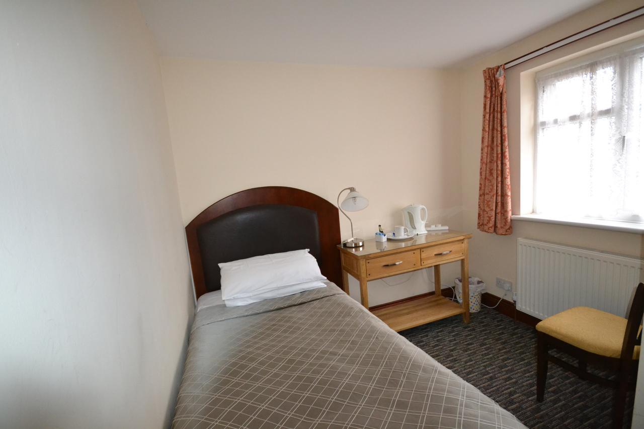 Airport Guest House سلوف المظهر الخارجي الصورة