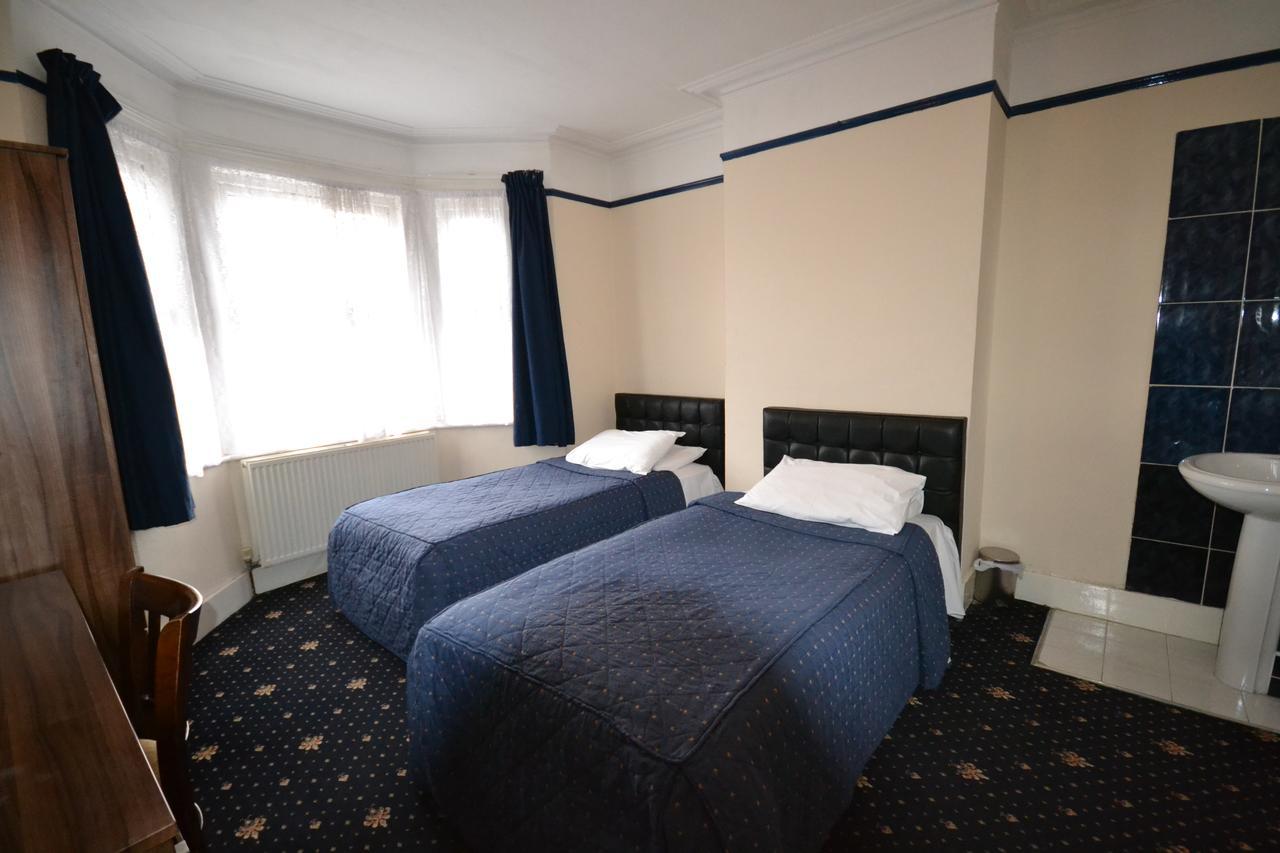 Airport Guest House سلوف المظهر الخارجي الصورة