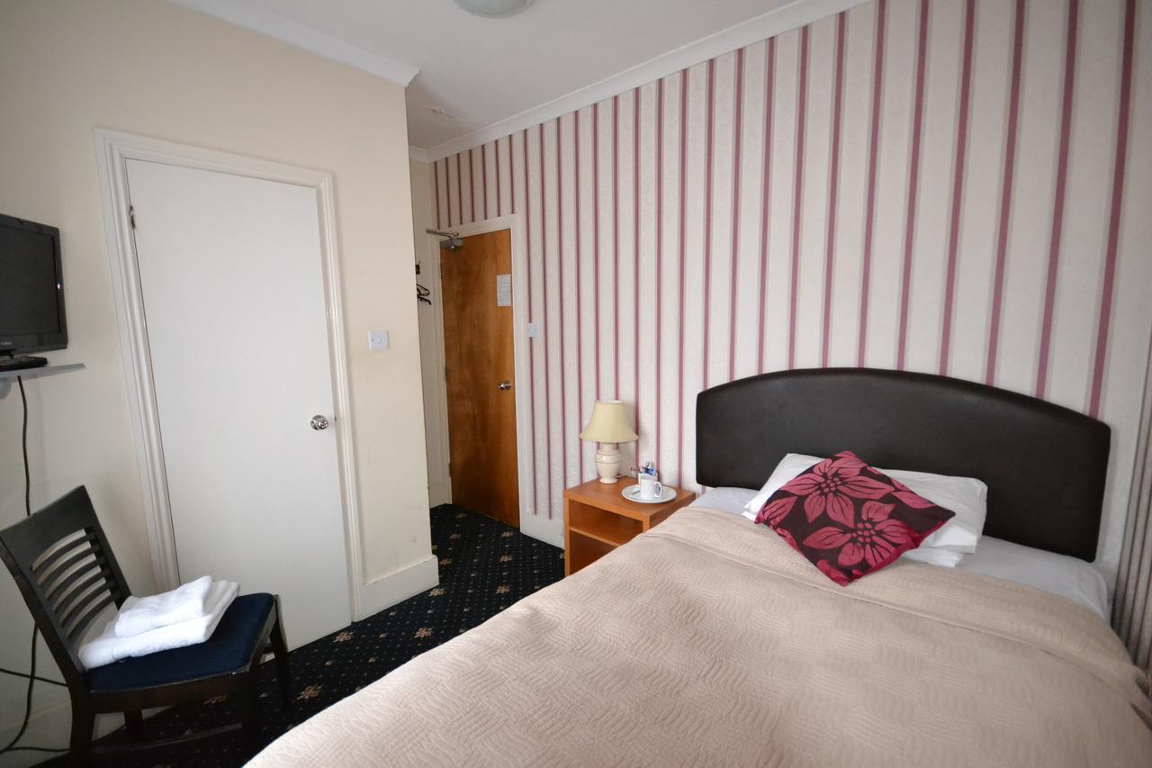 Airport Guest House سلوف المظهر الخارجي الصورة