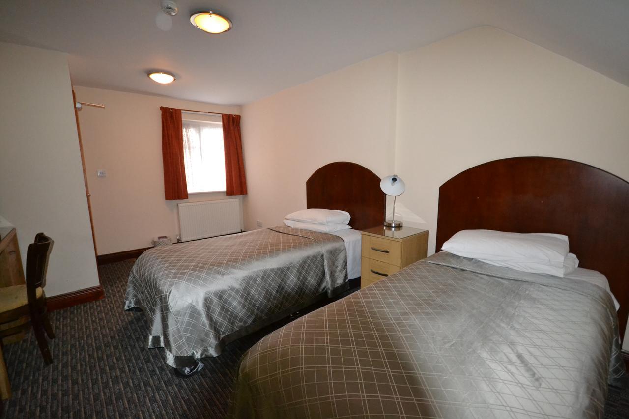 Airport Guest House سلوف المظهر الخارجي الصورة