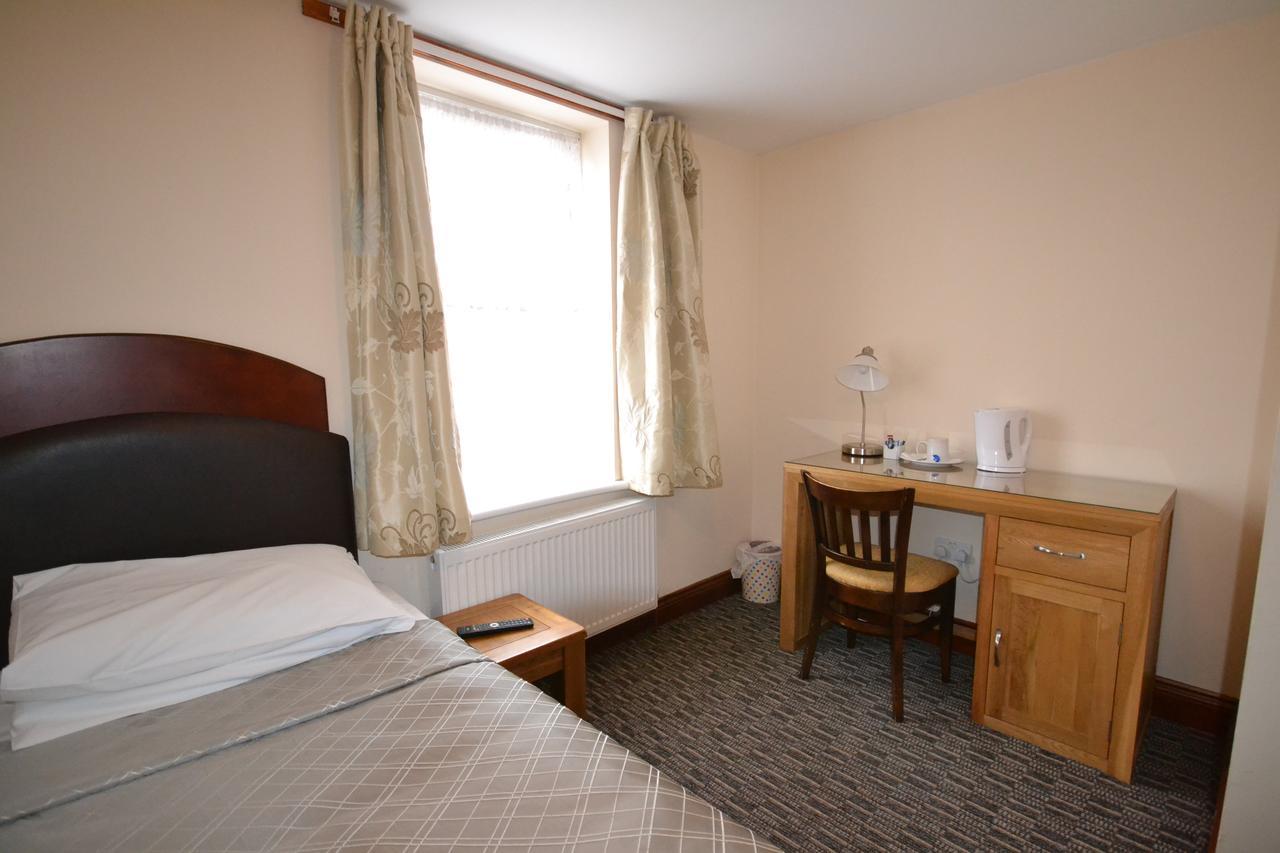 Airport Guest House سلوف المظهر الخارجي الصورة