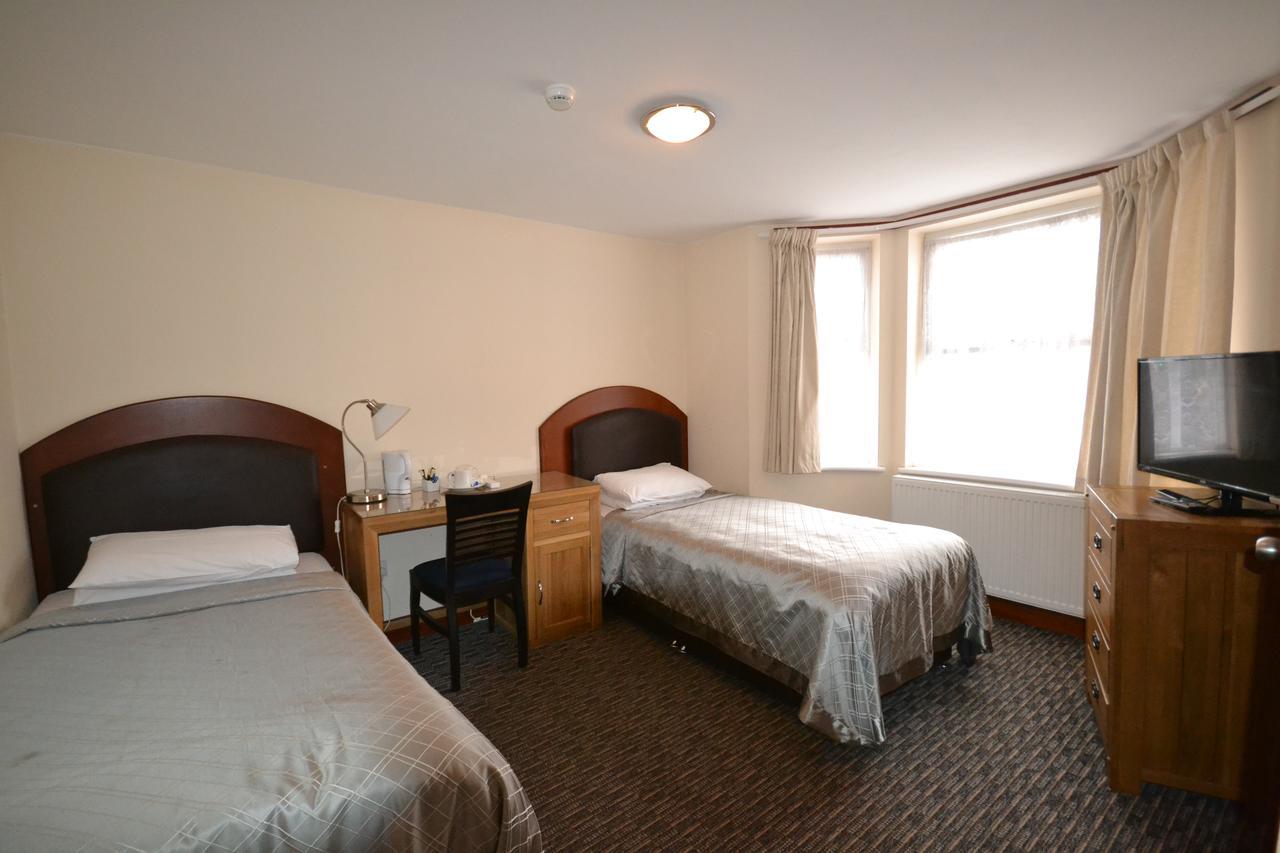 Airport Guest House سلوف المظهر الخارجي الصورة