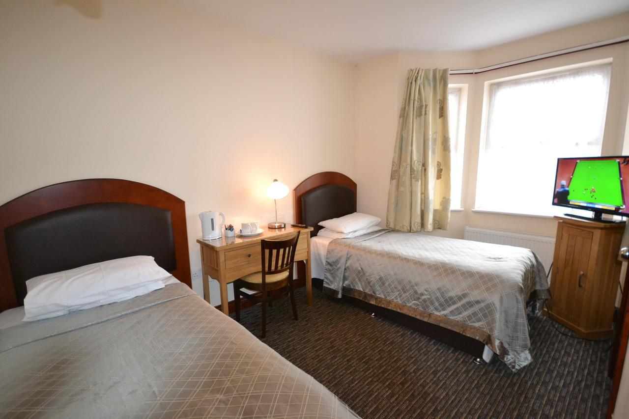 Airport Guest House سلوف المظهر الخارجي الصورة