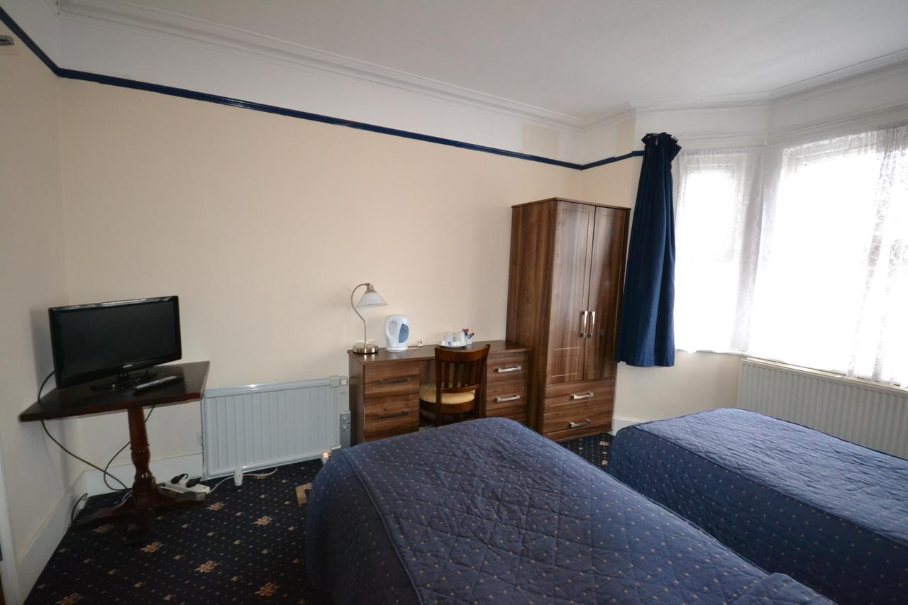 Airport Guest House سلوف المظهر الخارجي الصورة