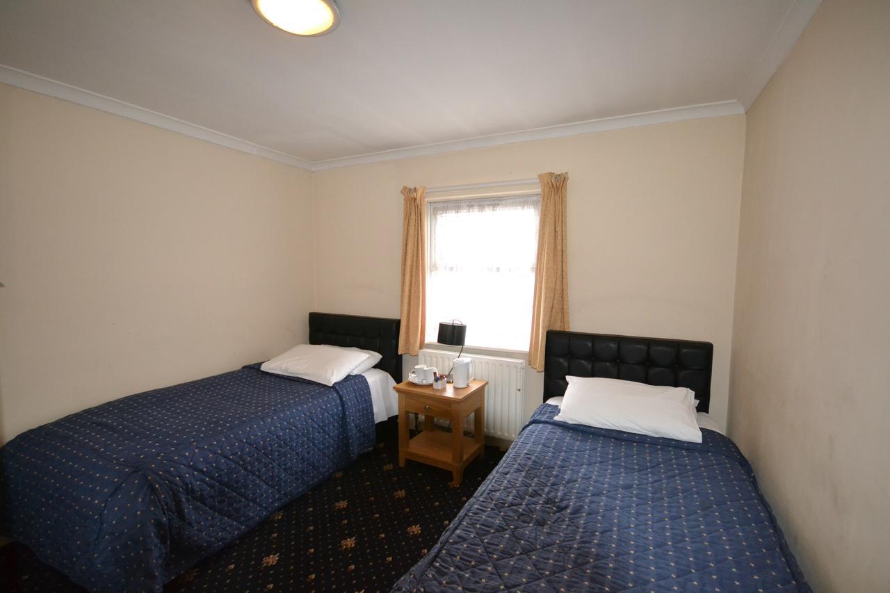 Airport Guest House سلوف المظهر الخارجي الصورة