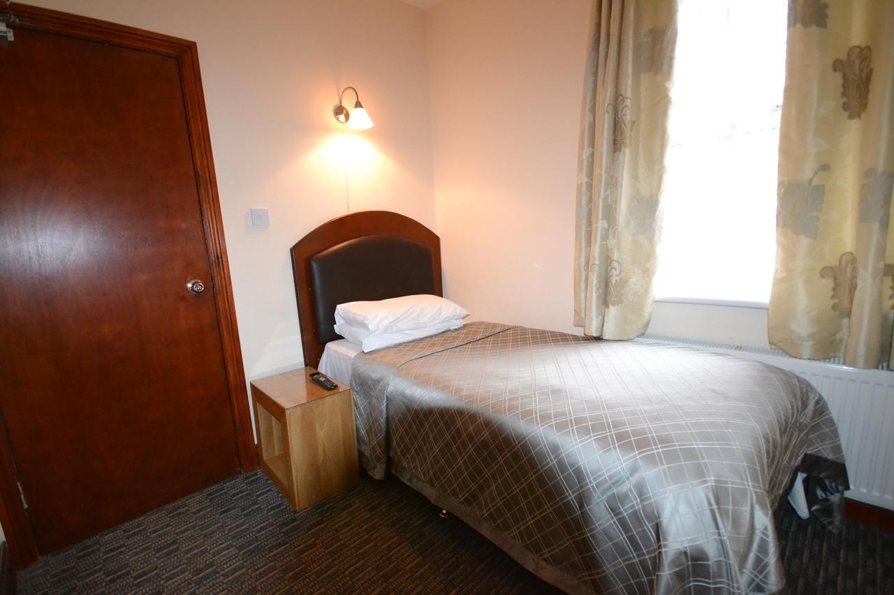 Airport Guest House سلوف المظهر الخارجي الصورة