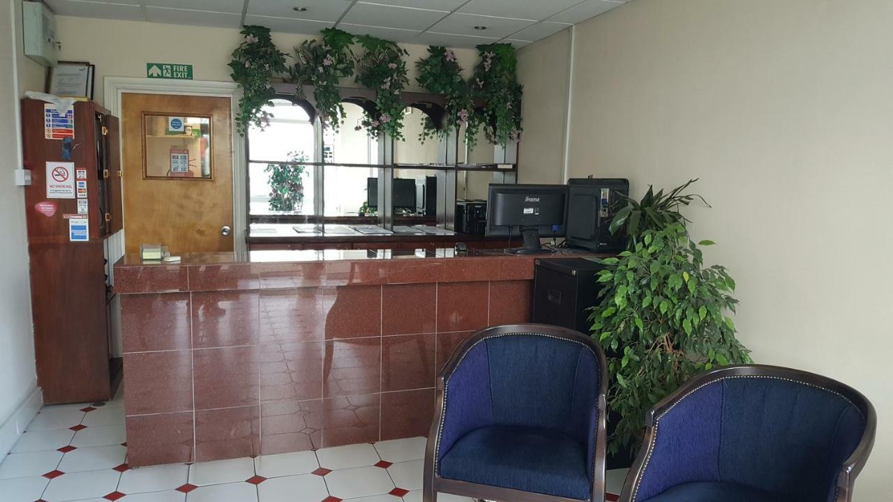 Airport Guest House سلوف المظهر الخارجي الصورة
