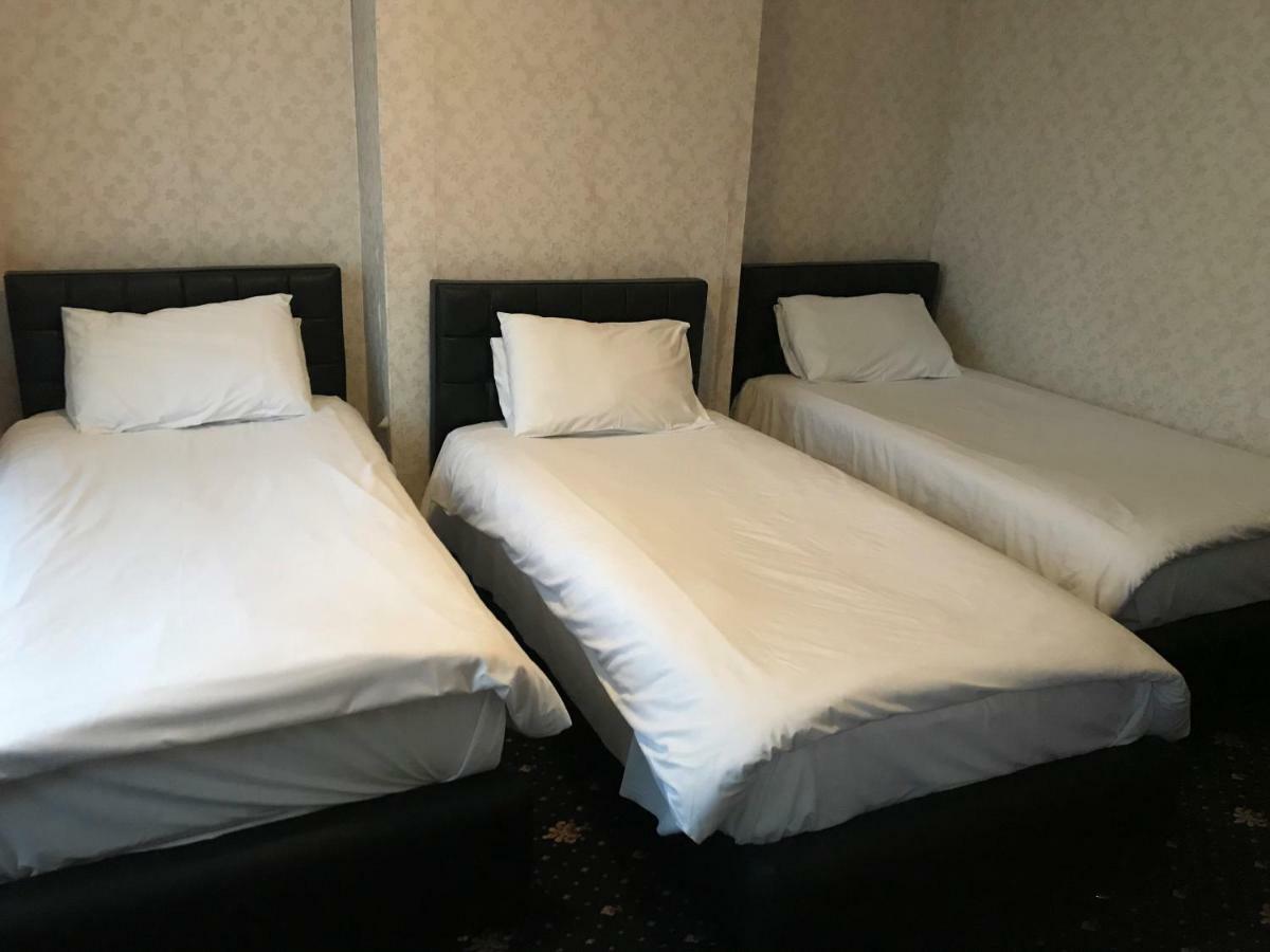 Airport Guest House سلوف المظهر الخارجي الصورة